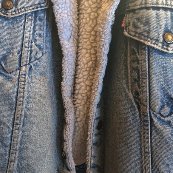 Authentic 80's Levis sherpa Trucker jean jacket - Picture 4 of 16